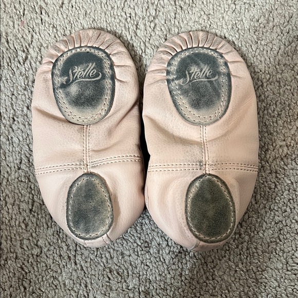 Elle Kids Ballet Slippers in Soft Pink - Picture 2 of 3